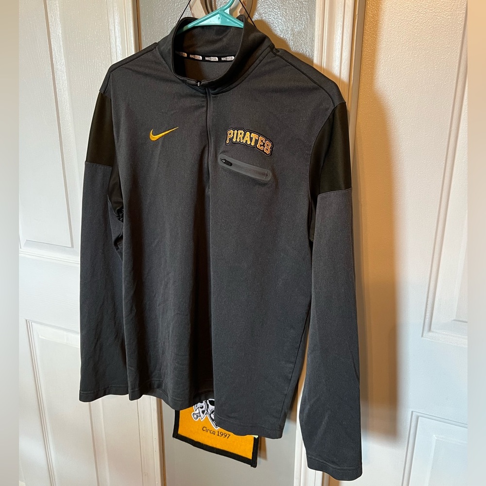 Nike Pittsburgh Pirates 1/4 zip Pullover. Size M. Super Nice.
